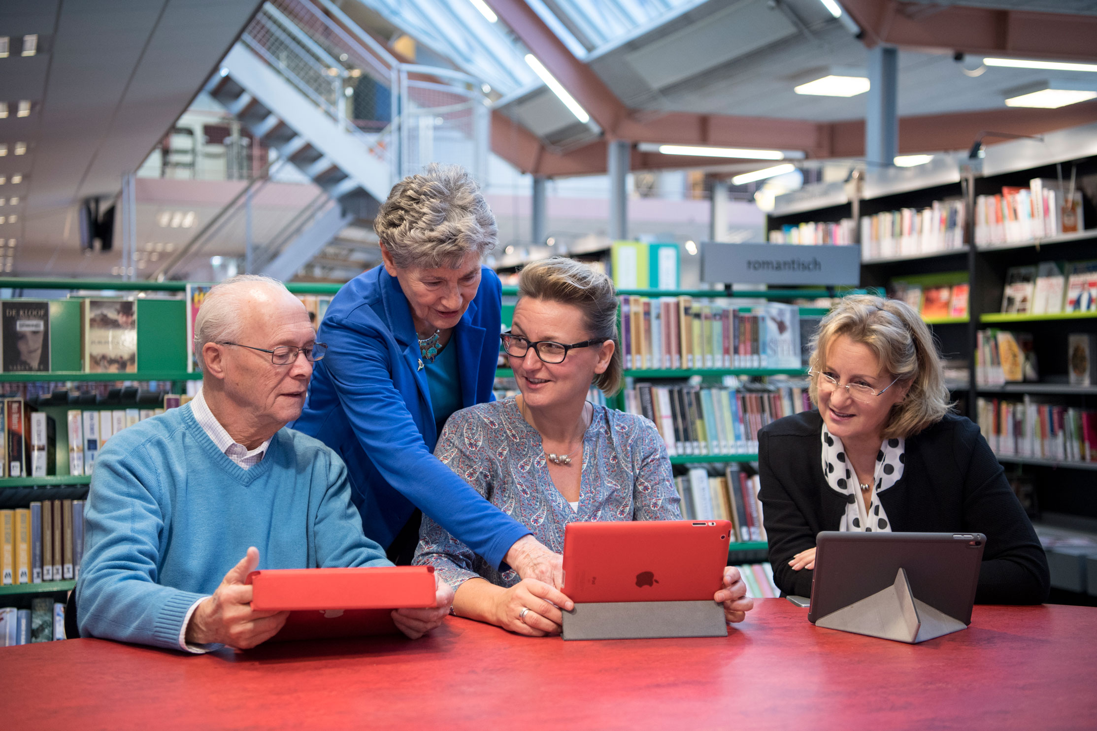 Ontmoet SeniorWeb Delft: Digitale Hulp en Cursussen